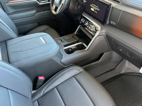 New 2025 GMC Sierra 2500 Denali w/ Denali Reserve Package image 16