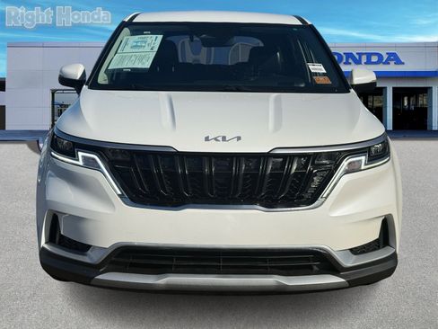 Used 2024 Kia Carnival LX image 5