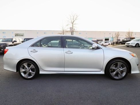 Used 2014 Toyota Camry SE image 14