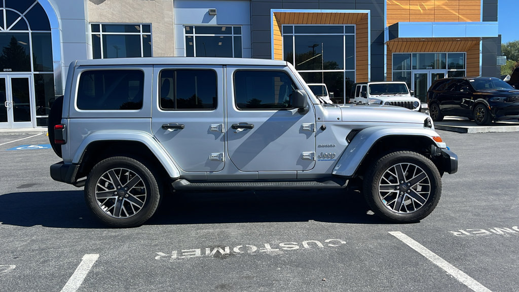Used 2023 Jeep Wrangler Unlimited Sahara w/ Cold Weather Group AWD/4WD image 2