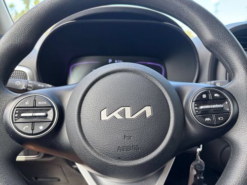 Used 2025 Kia Soul LX w/ LX Technology Package FWD image 27