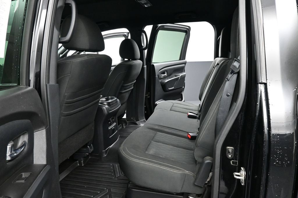 Used 2018 Nissan Titan SV AWD/4WD image 24