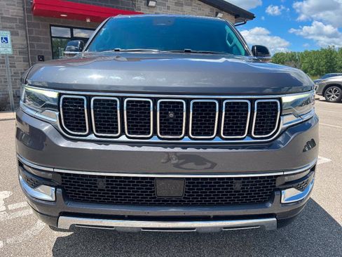 Used 2023 Jeep Wagoneer L Series III w/ Premium Group I AWD/4WD image 2