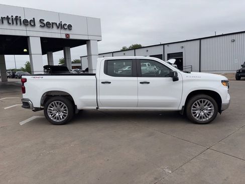 Used 2022 Chevrolet Silverado 1500 W/T w/ WT Safety Package AWD/4WD image 3