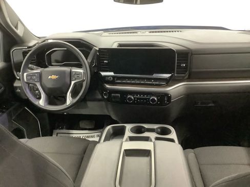 Used 2025 Chevrolet Silverado 1500 LT AWD/4WD image 31