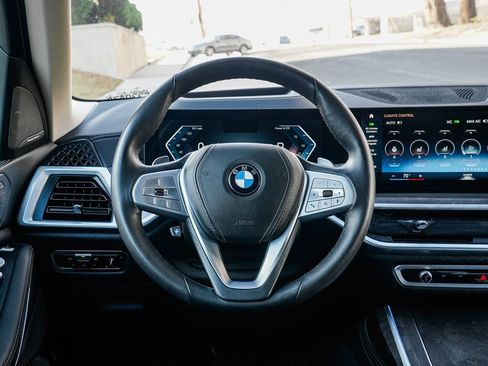 Used 2023 BMW X7 xDrive40i w/ Premium Package image 13