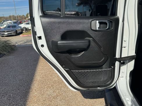 Used 2023 Jeep Gladiator Sport image 28