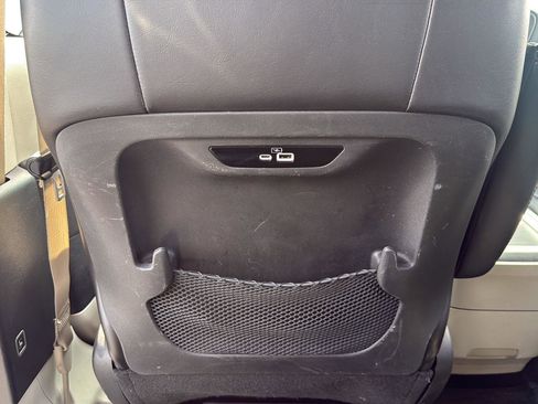 Used 2023 Chrysler Pacifica Touring-L image 21