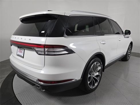 New 2026 Lincoln Aviator 2WD image 4