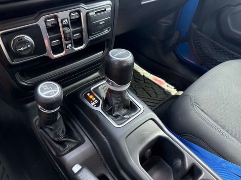 Used 2022 Jeep Gladiator Sport AWD/4WD image 23