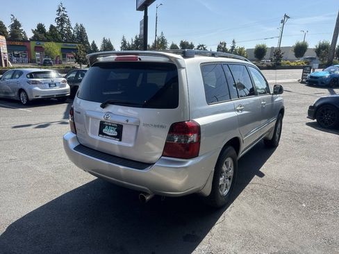 Used 2007 Toyota Highlander 4WD V6 w/ 3rd Row image 8