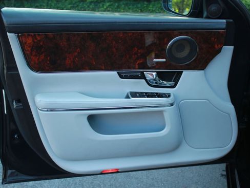 Used 2012 Jaguar XJ RWD image 9