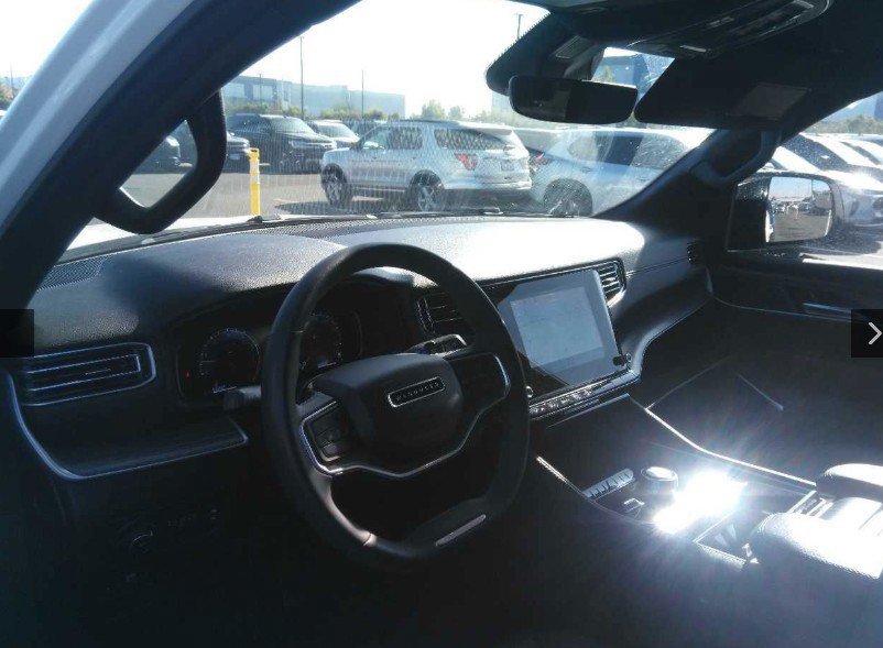 Used 2024 Jeep Wagoneer L Series II w/ Flexible Seating Group AWD/4WD image 5