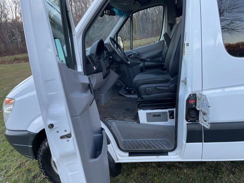 Used 2011 Freightliner Sprinter 2500 image 9