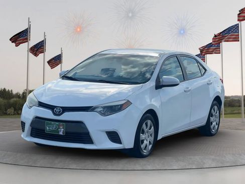 Used 2015 Toyota Corolla LE FWD image 3