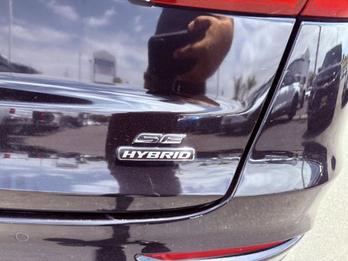 Used 2020 Ford Fusion SE FWD image 40