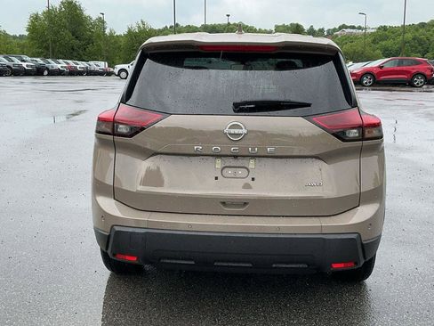 Used 2025 Nissan Rogue SV AWD/4WD image 7