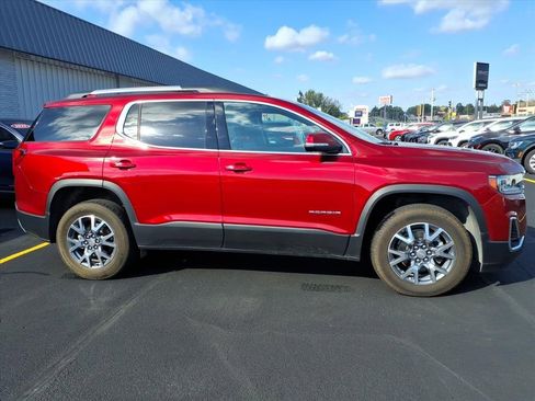 Used 2023 GMC Acadia SLT image 2