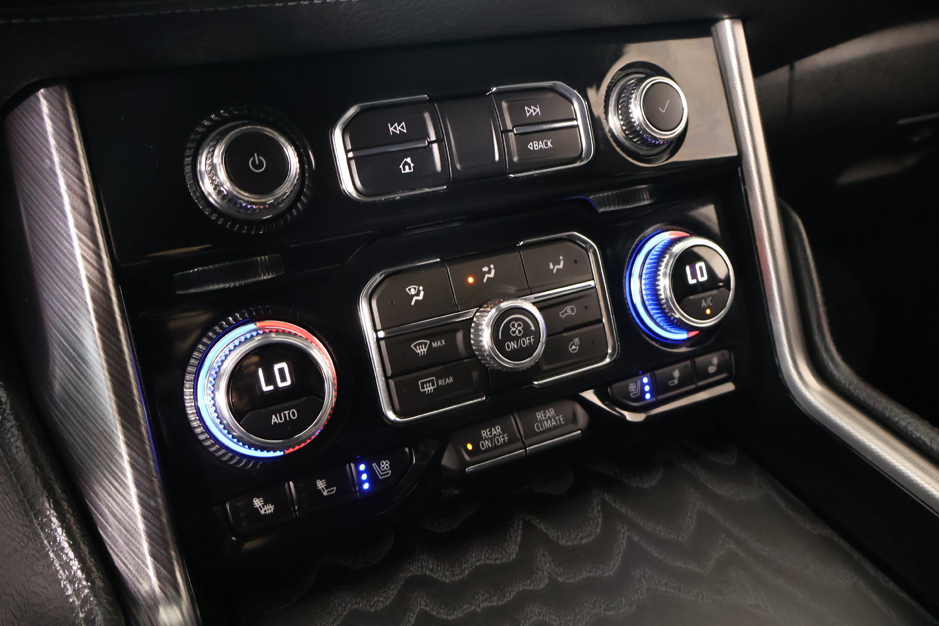 Used 2023 GMC Yukon XL Denali w/ Advanced Technology Package AWD/4WD image 8