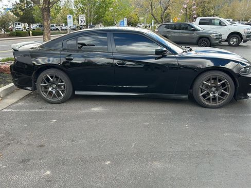 Used 2017 Dodge Charger R/T image 5