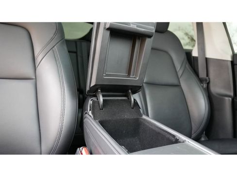 Used 2023 Tesla Model Y Long Range image 33