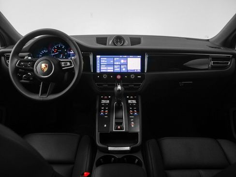 Used 2025 Porsche Macan image 22