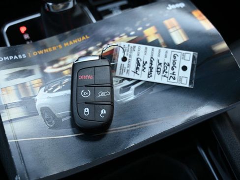 Used 2024 Jeep Compass Trailhawk image 31