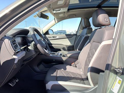 New 2026 Volkswagen Atlas Peak Edition image 11
