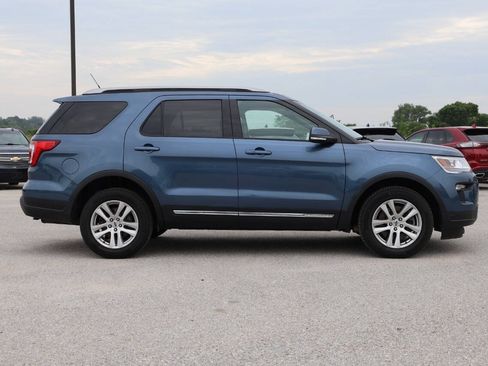 Used 2019 Ford Explorer XLT w/ Equipment Group 202A AWD/4WD image 7