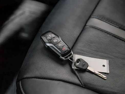 Used 2016 Ford F150 Platinum w/ Equipment Group 701A Luxury image 65