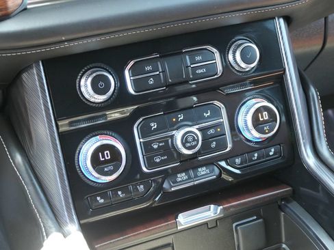 Used 2024 GMC Yukon Denali Ultimate AWD/4WD image 22