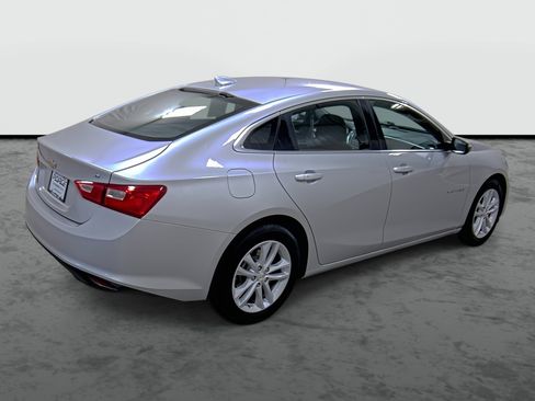 Used 2017 Chevrolet Malibu LT FWD image 4