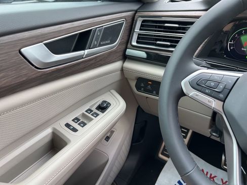 New 2026 Volkswagen Atlas SEL Premium R-Line AWD/4WD image 18