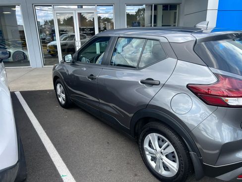 Used 2025 Nissan Kicks Play S FWD image 2
