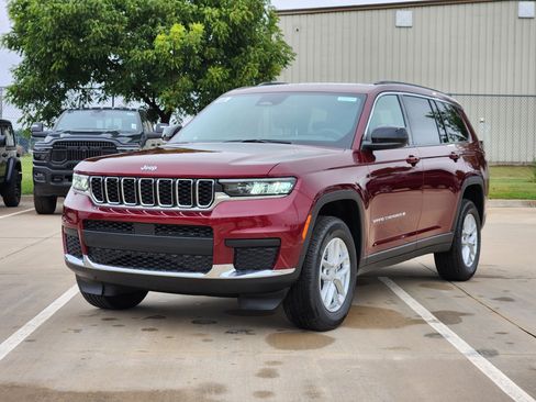 New 2025 Jeep Grand Cherokee L Laredo image 2