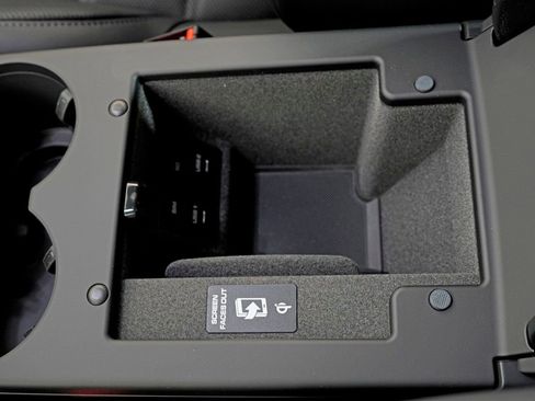 New 2026 Porsche Macan Turbo image 32