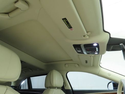 Certified 2020 Bentley Flying Spur W12 image 18