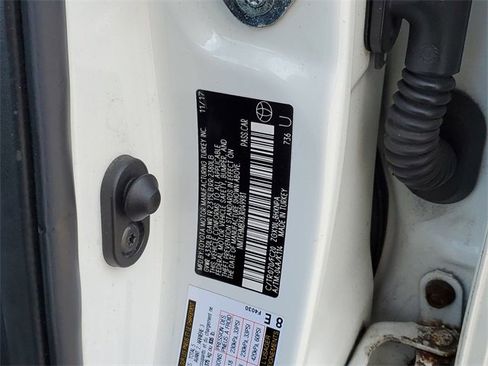 Used 2018 Toyota C-HR XLE image 33