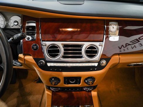 Used 2017 Rolls-Royce Dawn image 12