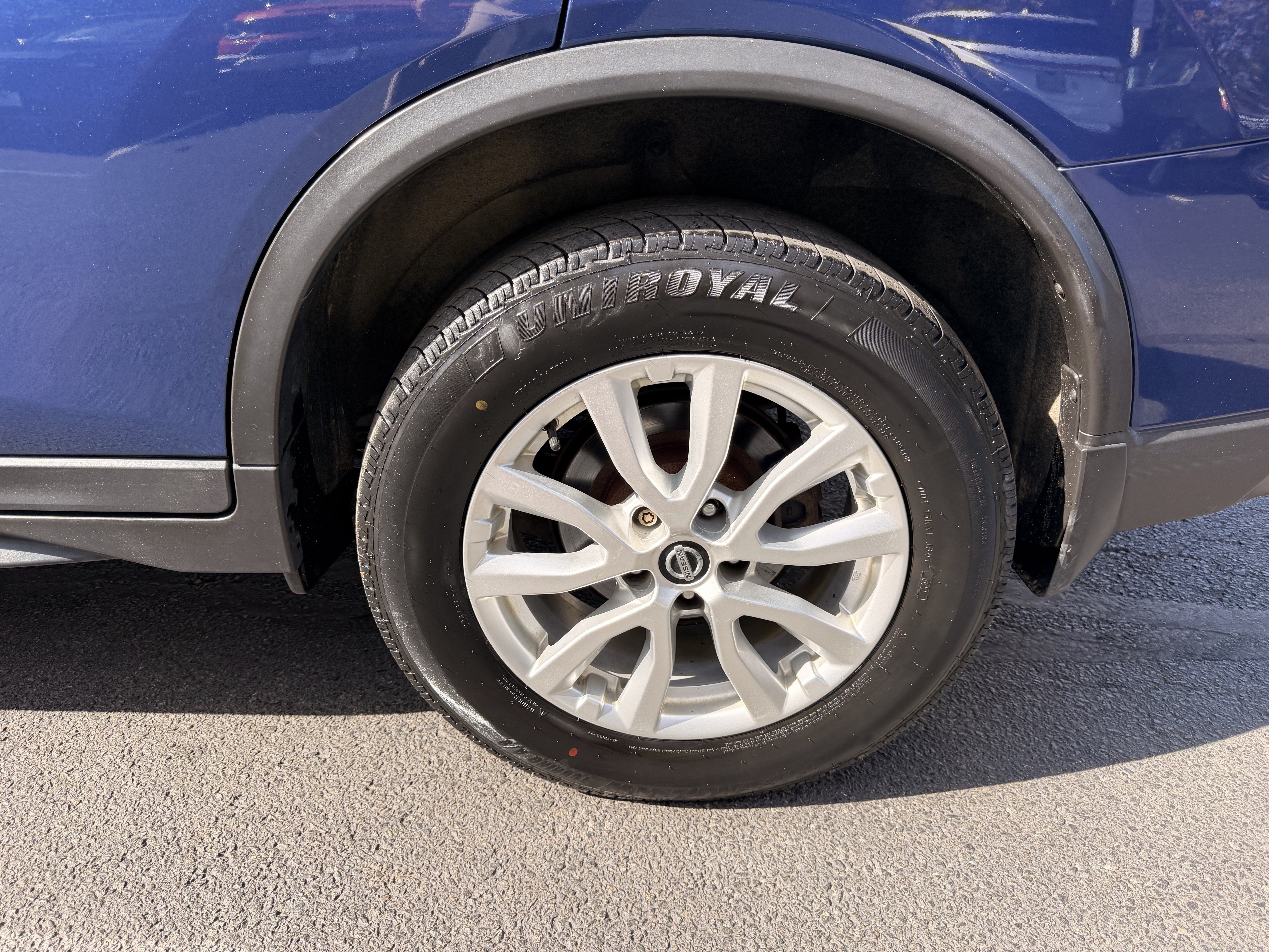 Used 2019 Nissan Rogue S w/ Special Edition Package AWD/4WD image 9