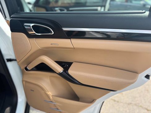 Used 2018 Porsche Cayenne Platinum Edition AWD/4WD image 16
