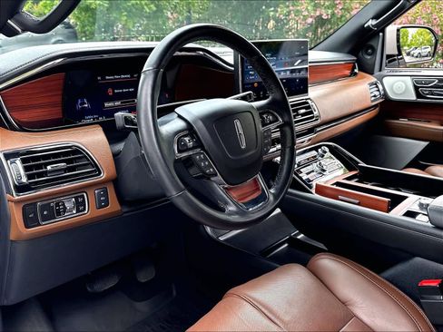 Used 2024 Lincoln Navigator L Reserve AWD/4WD image 17