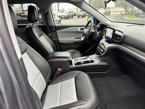 Used 2022 Ford Explorer XLT w/ Equipment Group 202A image 23