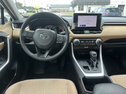 Used 2023 Toyota RAV4 XLE AWD/4WD image 11