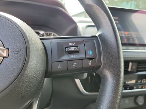 Certified 2023 Nissan Rogue SV FWD image 23