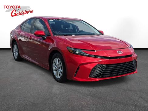 Used 2025 Toyota Camry LE image 3