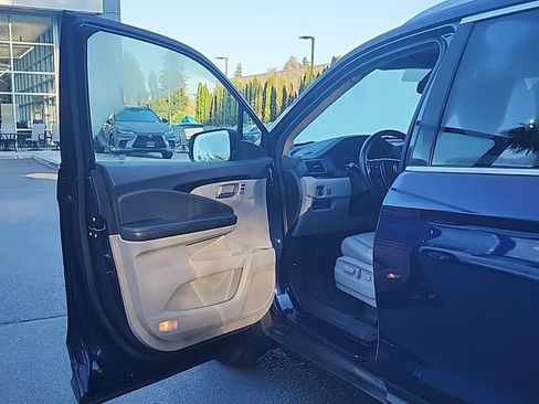 Used 2017 Honda Pilot Touring image 9