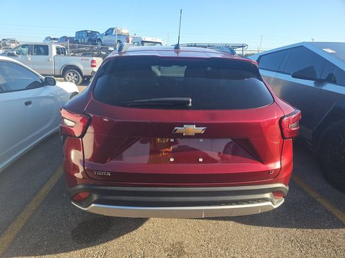 Used 2024 Chevrolet Trax LT FWD image 6