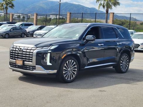 Used 2024 Hyundai Palisade Calligraphy FWD image 2