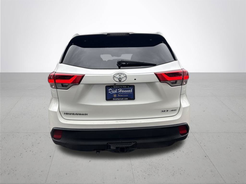 Used 2017 Toyota Highlander XLE AWD/4WD image 8